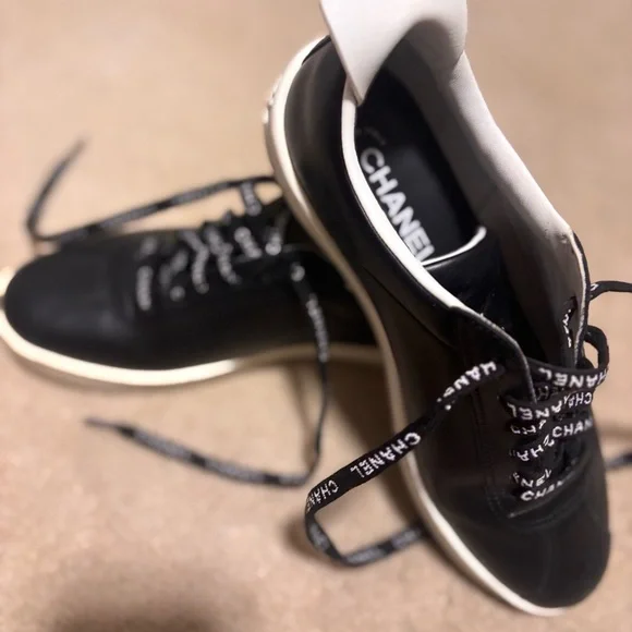 Chanel CC Leather Women's Black and White Sneakers 39 Euro/8 US - Picture 5 of 7